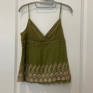 Bebe spaghetti strap top with embroidered bottom, Green, size M